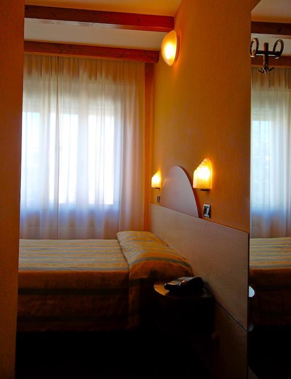 Hotel Giglio سالسوماجّوري تيرمي الغرفة الصورة
